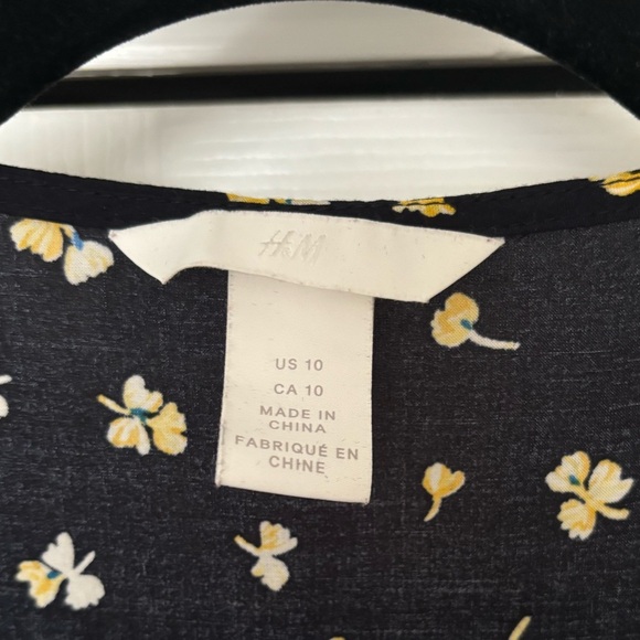 HM sz 10 wrap top - Picture 4 of 5